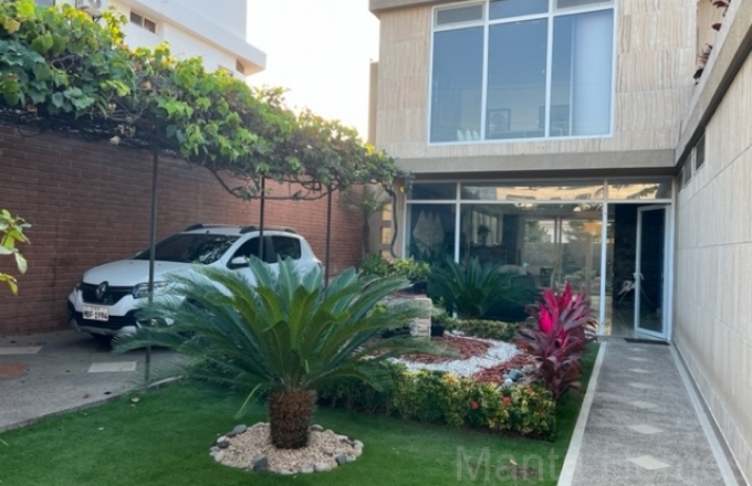 Se vende o se alquila  moderna casa en la Urbanizacion Lomas de Barbasquillo