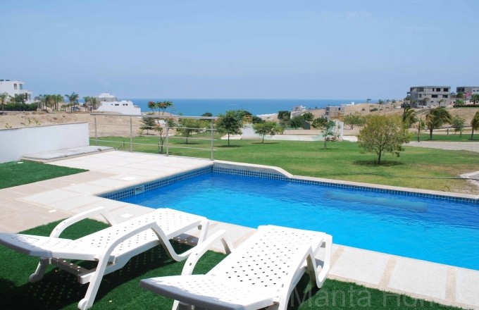 Se vende departamento duplex de 3 dormitorios en Urbanizacion Ciudad del Mar, Costa Blanca, Manta