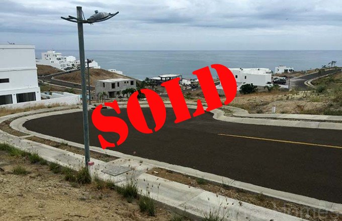 Se vende terreno con vista al mar en Urbanizacion  Ciudad del Mar 